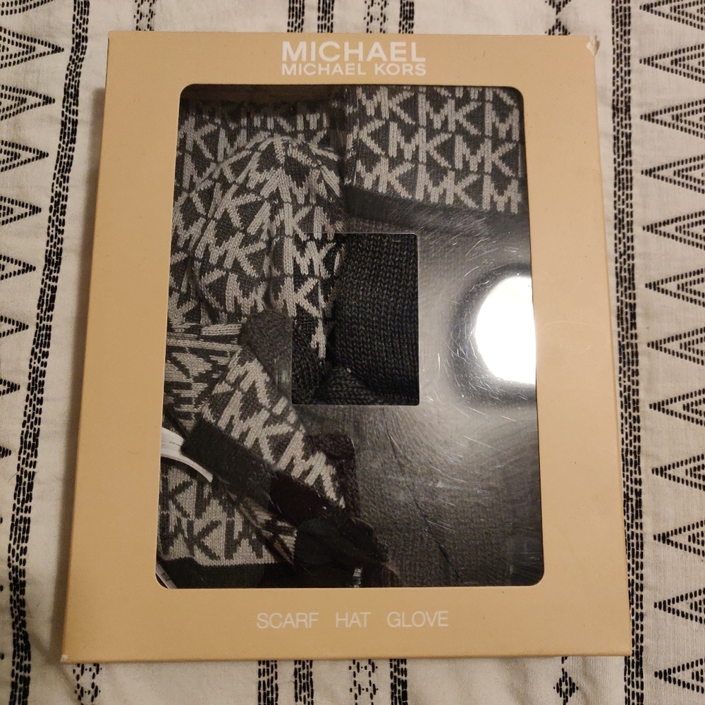 New in Box Michael Kors Winter Set